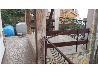 House, Sale, Okrug