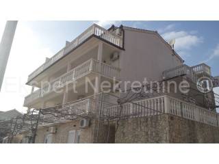 House, Sale, Okrug