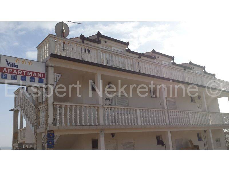 House, Sale, Okrug