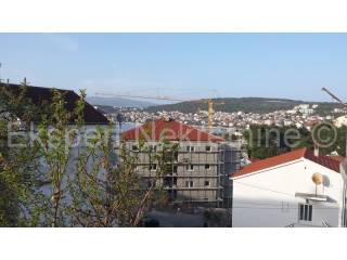 House, Sale, Okrug