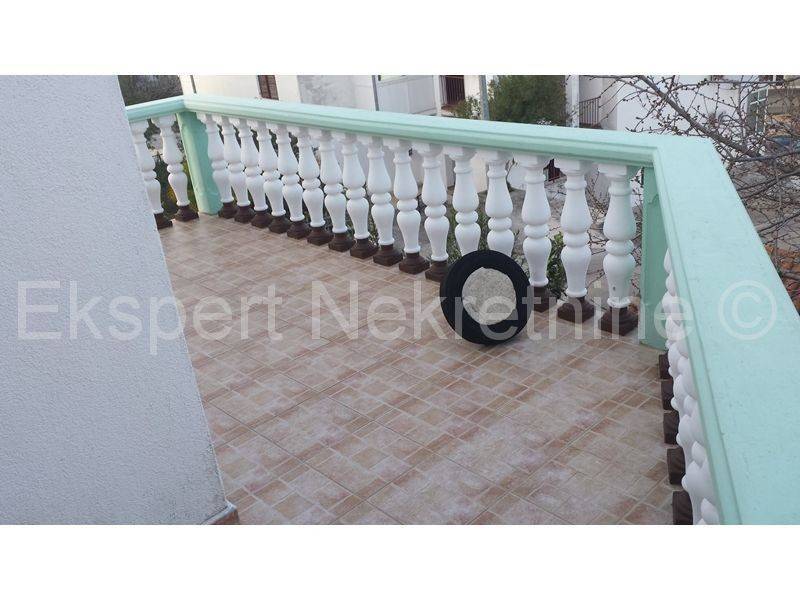House, Sale, Okrug