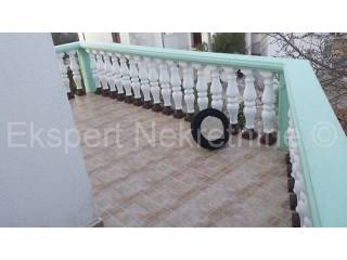 House, Sale, Okrug