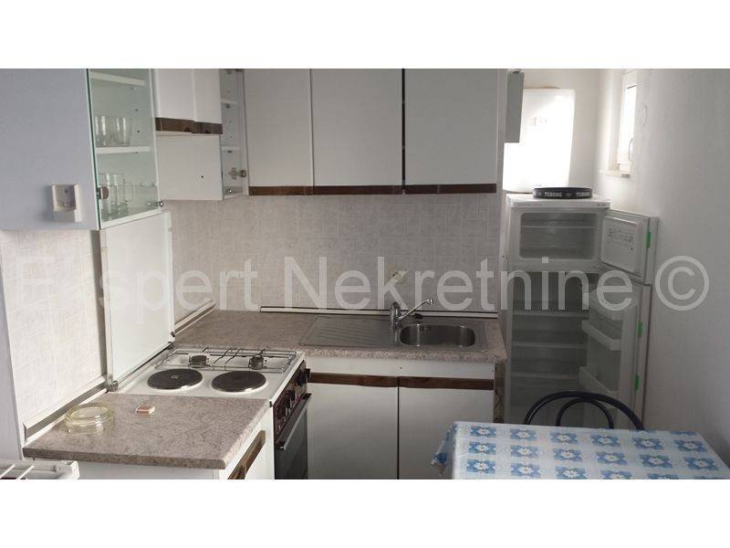 House, Sale, Okrug