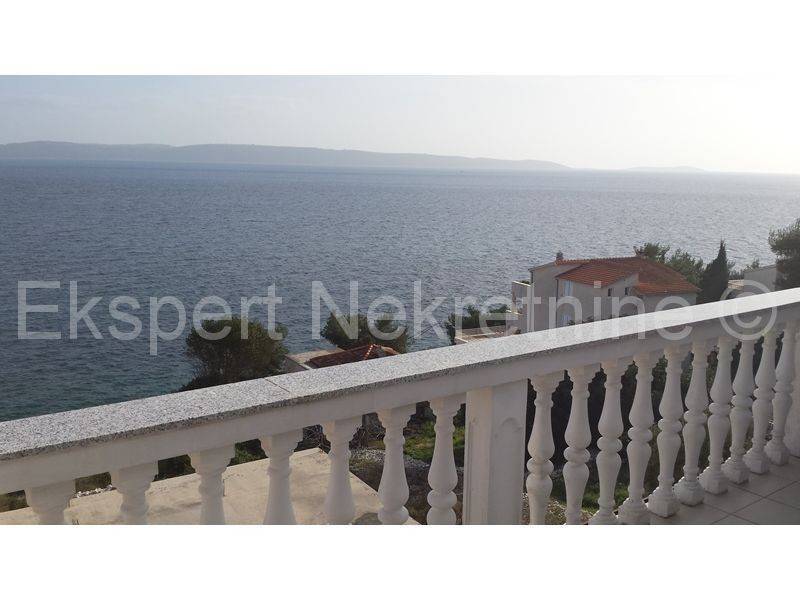 House, Sale, Okrug
