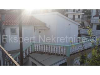 House, Sale, Okrug