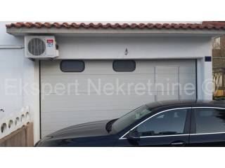 House, Sale, Okrug