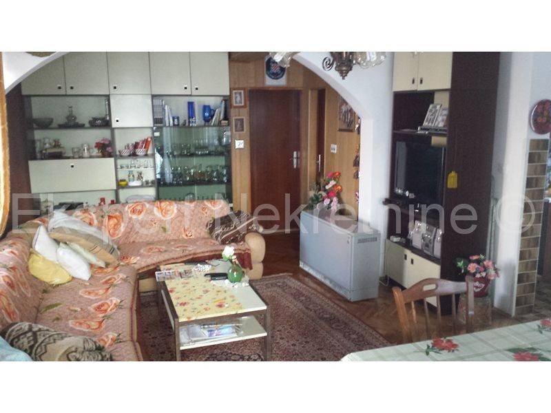 House, Sale, Okrug
