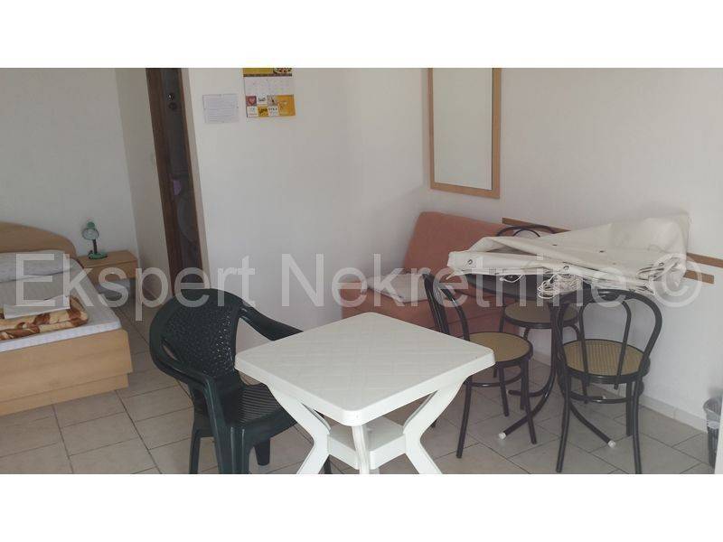 House, Sale, Okrug