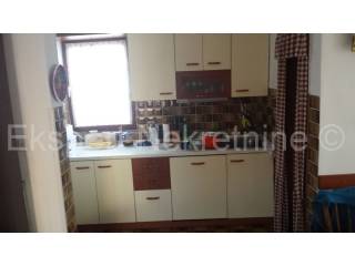 House, Sale, Okrug
