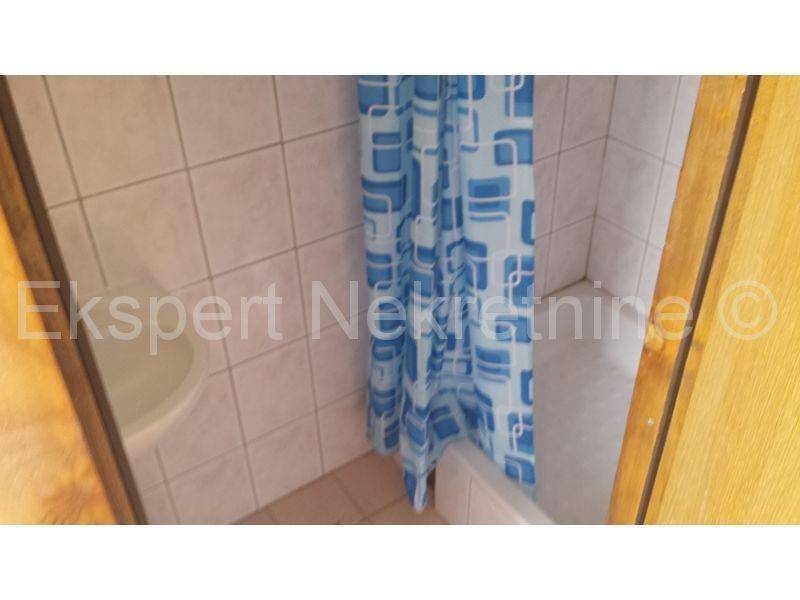 House, Sale, Okrug