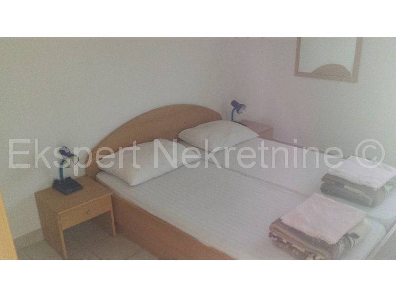 House, Sale, Okrug