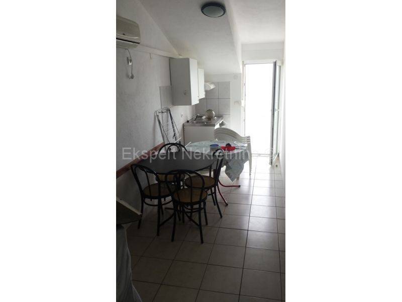 House, Sale, Okrug
