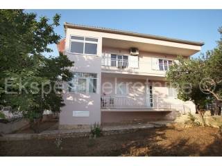 House, Sale, Okrug