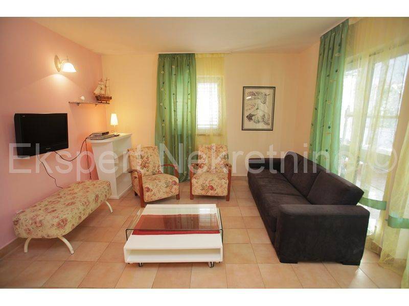 House, Sale, Okrug