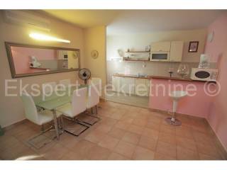 House, Sale, Okrug