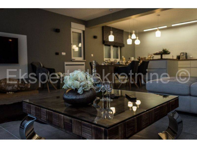 Flat in a new building, Sale, Okrug, Okrug Gornji
