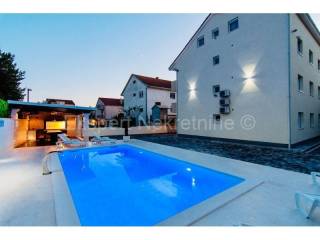 Vila, Prodaja, Kaštela, Kaštel Novi