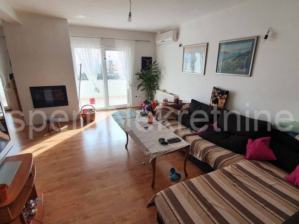 Flat in a building, Sale, Okrug, Okrug Gornji