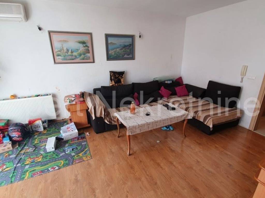 Flat in a building, Sale, Okrug, Okrug Gornji