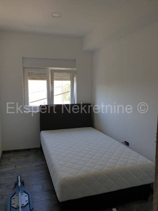 Semi-detached house, Sale, Split, Split