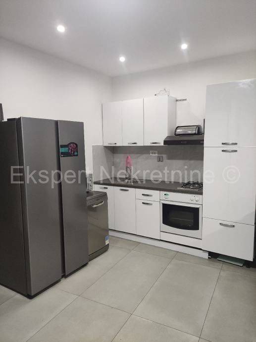 Semi-detached house, Sale, Split, Split