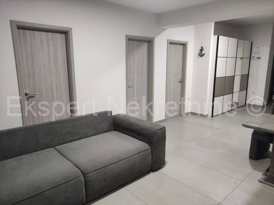 Semi-detached house, Sale, Split, Split