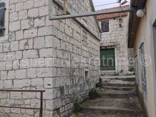 Stone house, Sale, Okrug, Okrug Donji