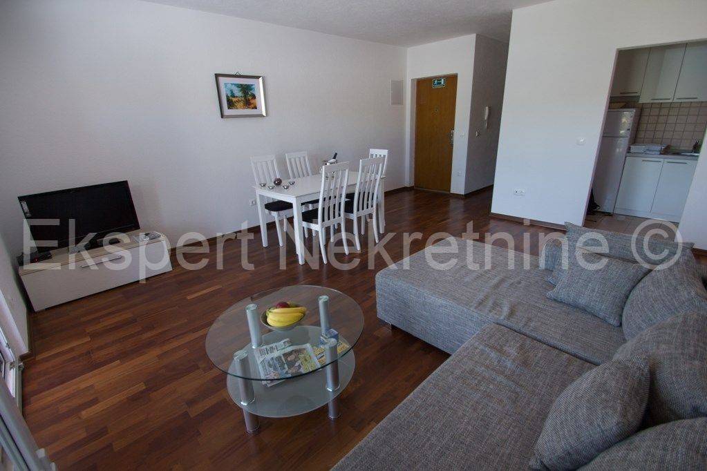 Flat in a building, Sale, Okrug, Okrug Gornji