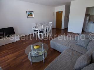 Flat in a building, Sale, Okrug, Okrug Gornji