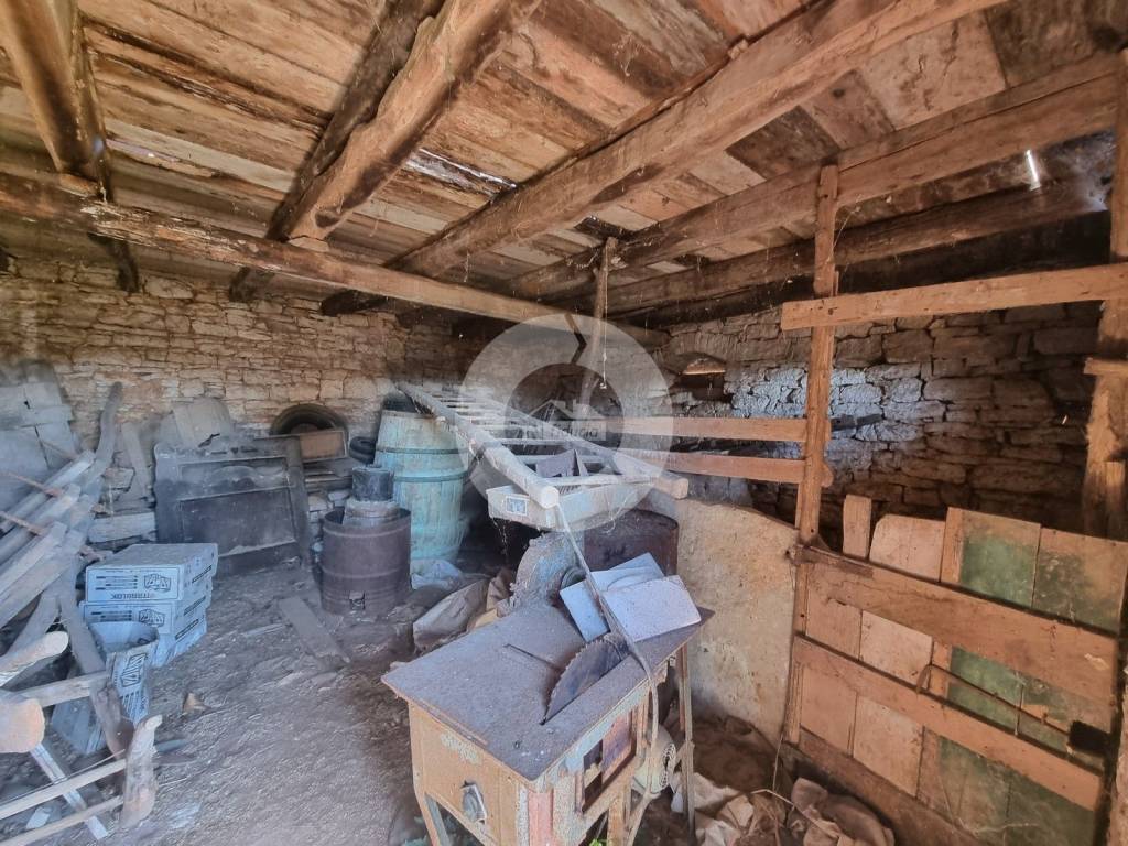 Stone house, Sale, Tinjan, Muntrilj