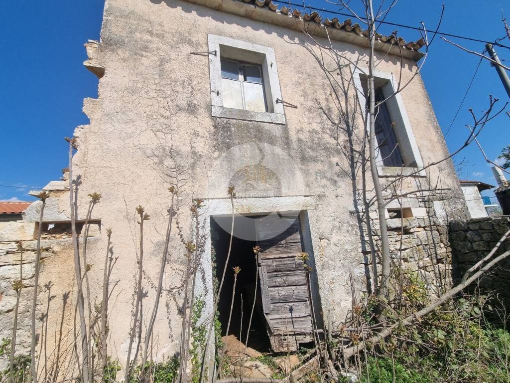 Stone house, Sale, Tinjan, Muntrilj