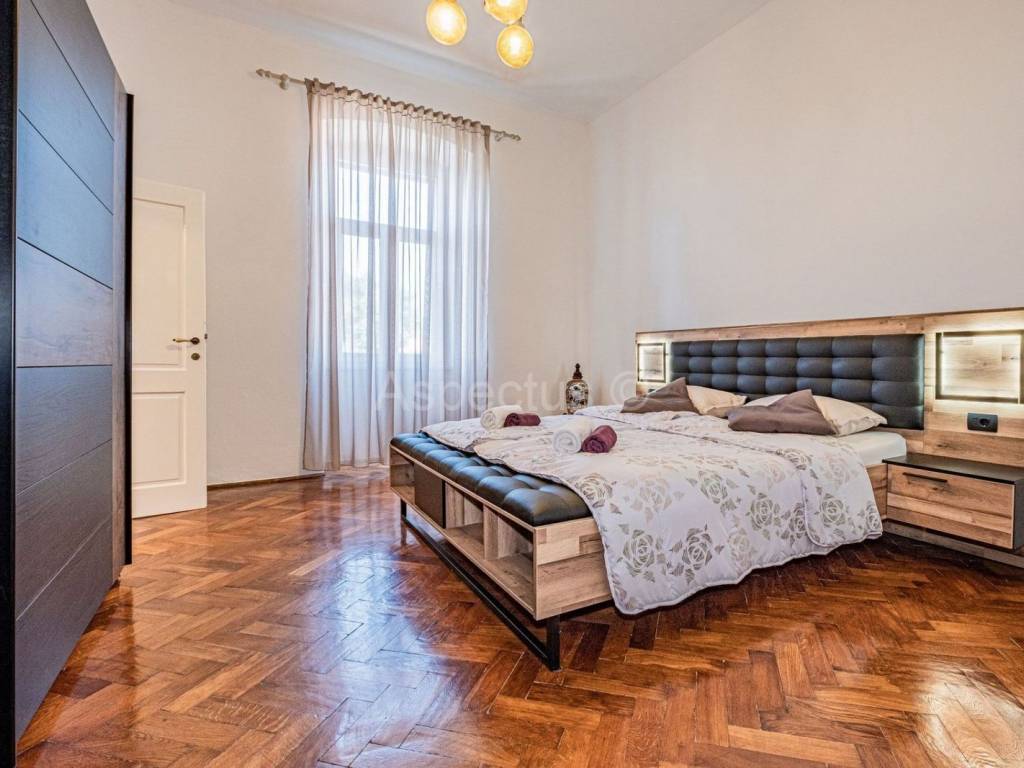 Flat in older building, Sale, Pula, Pula