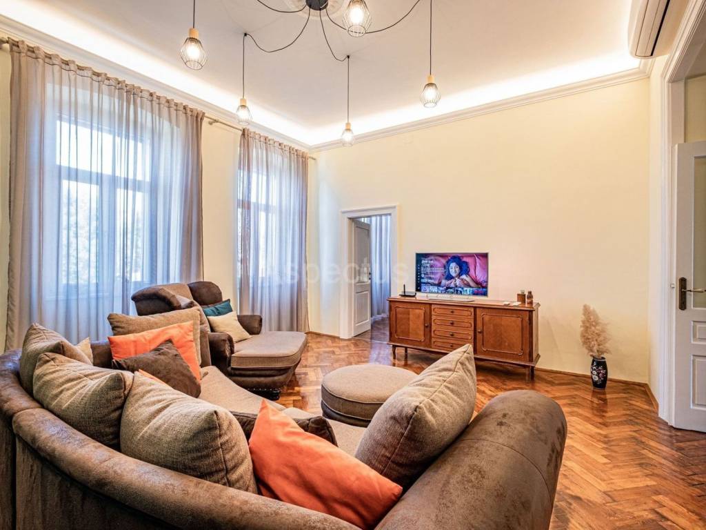Flat in older building, Sale, Pula, Pula
