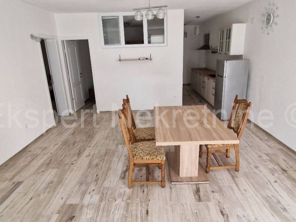 Flat in a building, Sale, Okrug, Okrug Gornji