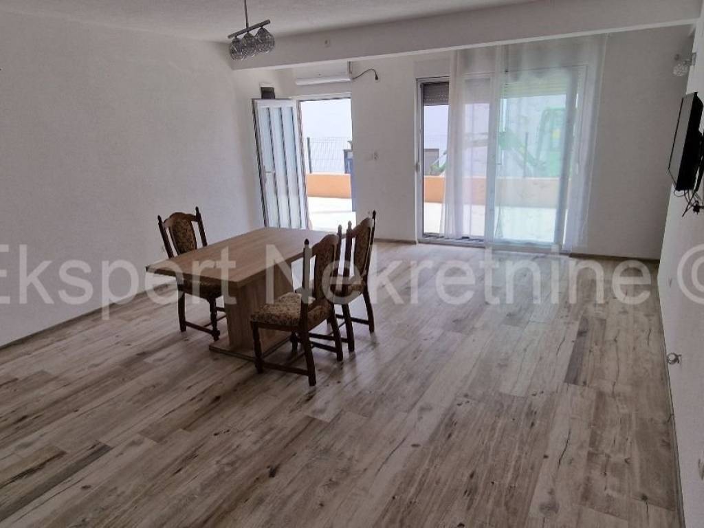 Flat in a building, Sale, Okrug, Okrug Gornji