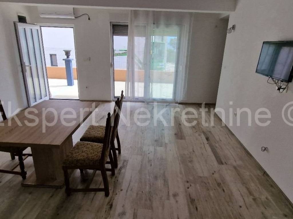 Flat in a building, Sale, Okrug, Okrug Gornji