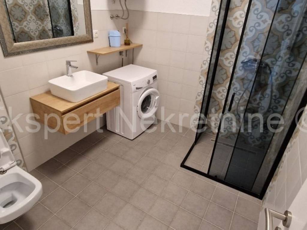 Flat in a building, Sale, Okrug, Okrug Gornji