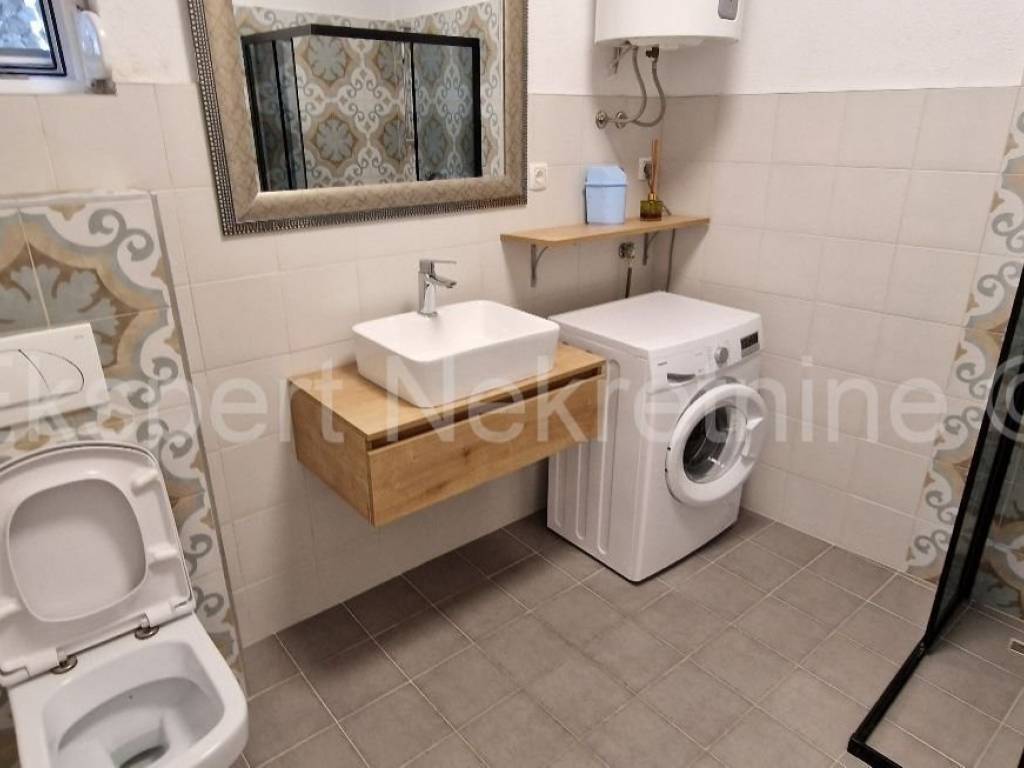 Flat in a building, Sale, Okrug, Okrug Gornji