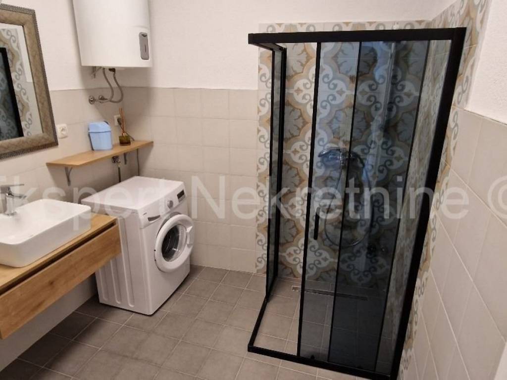 Flat in a building, Sale, Okrug, Okrug Gornji