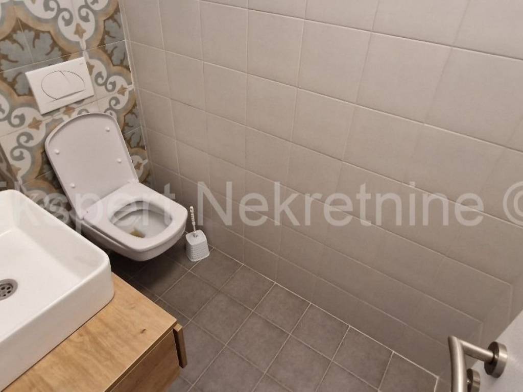 Flat in a building, Sale, Okrug, Okrug Gornji
