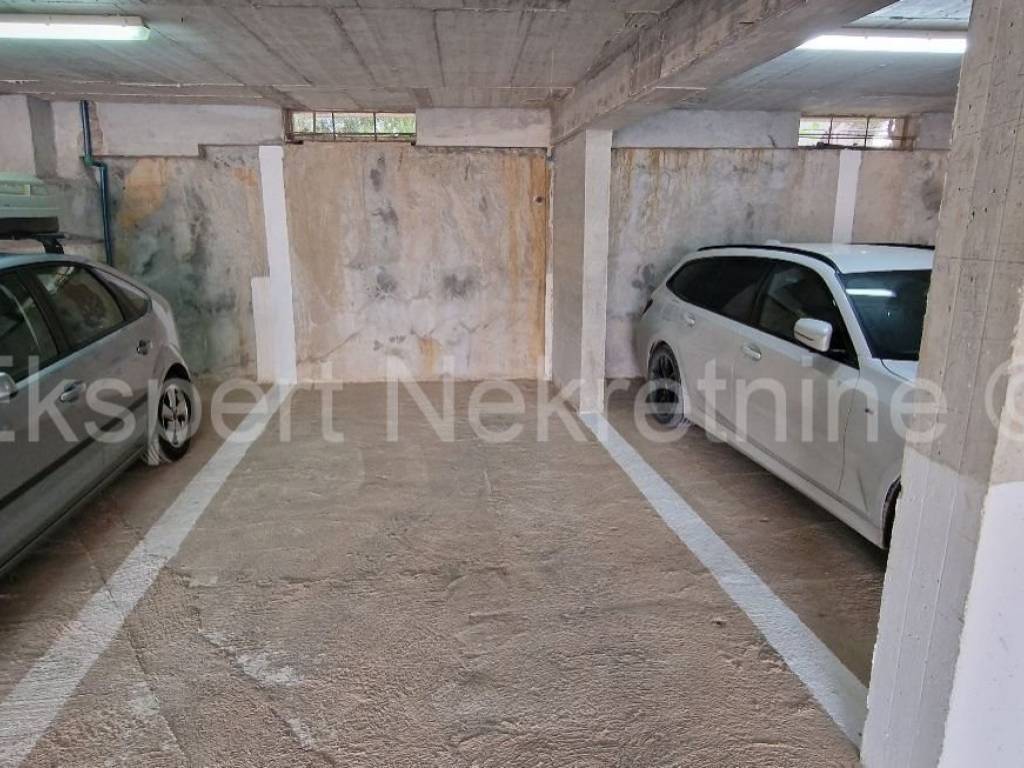 Flat in a building, Sale, Okrug, Okrug Gornji
