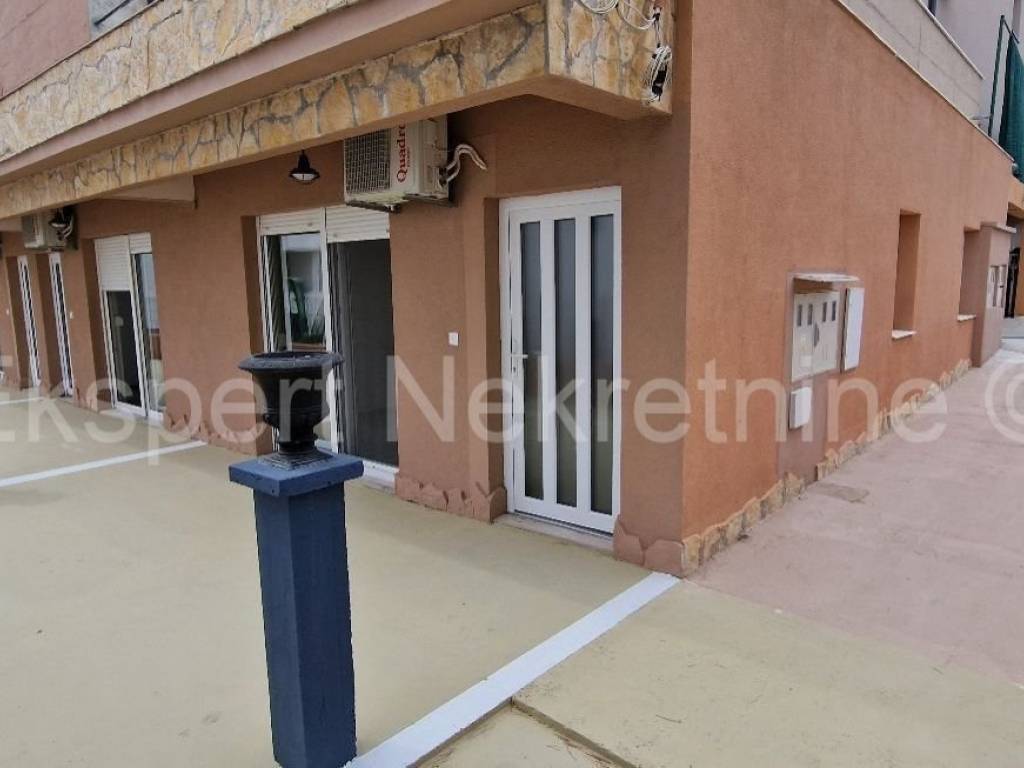 Flat in a building, Sale, Okrug, Okrug Gornji
