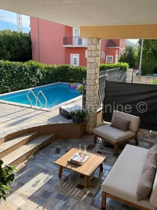 Detached house, Sale, Split, Split
