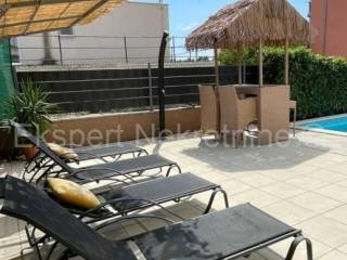 Detached house, Sale, Split, Split