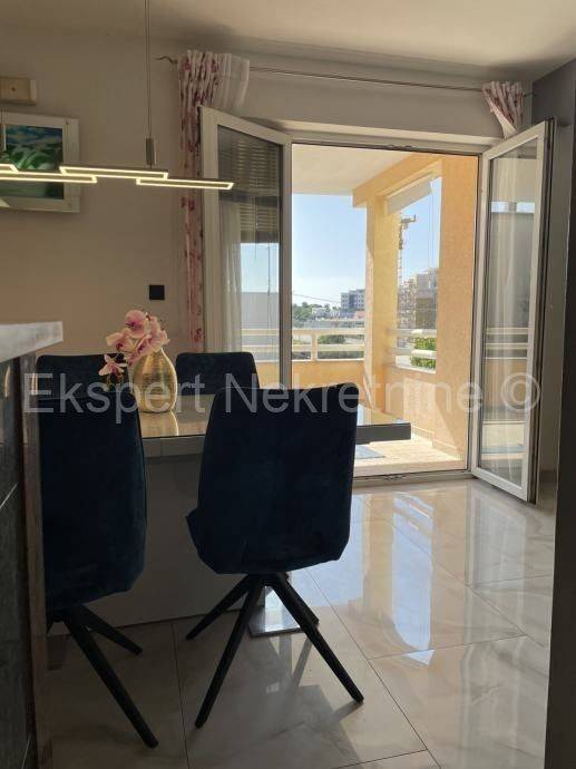 Detached house, Sale, Split, Split