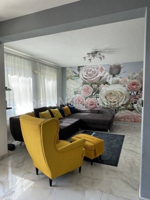 Detached house, Sale, Split, Split