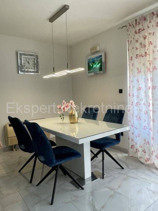 Detached house, Sale, Split, Split