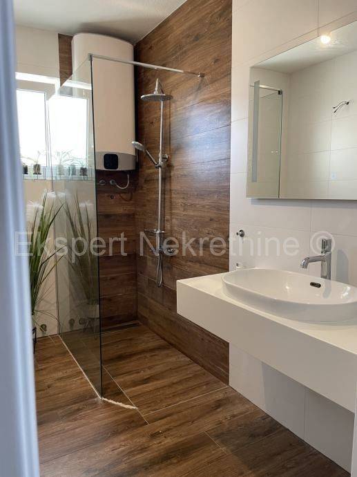 Detached house, Sale, Split, Split