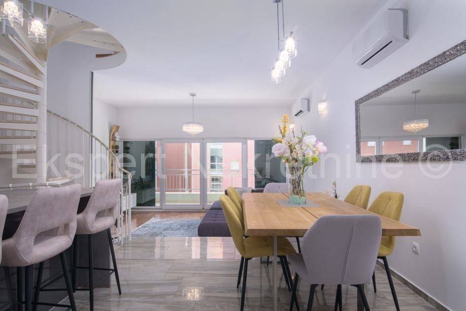 Flat in a building, Sale, Okrug, Okrug Gornji
