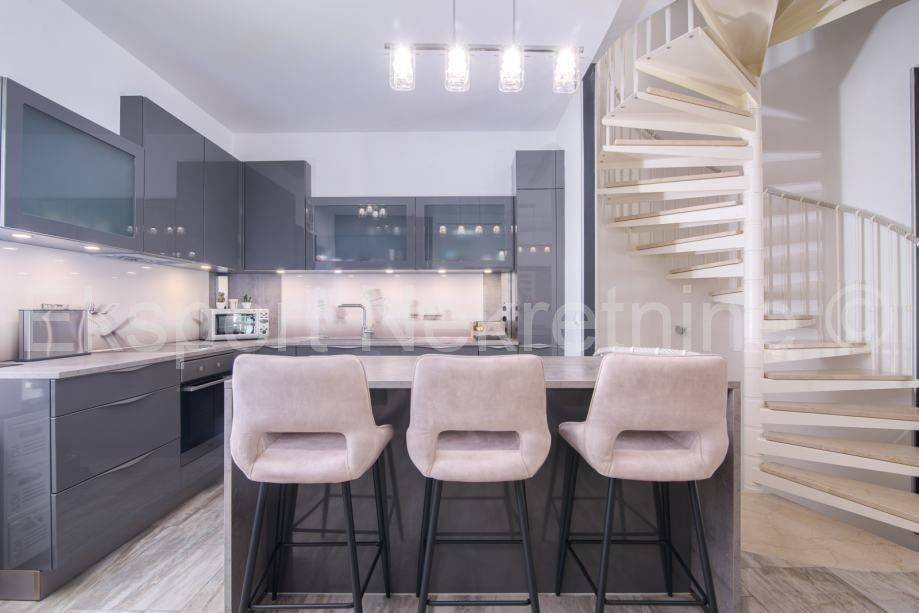 Flat in a building, Sale, Okrug, Okrug Gornji